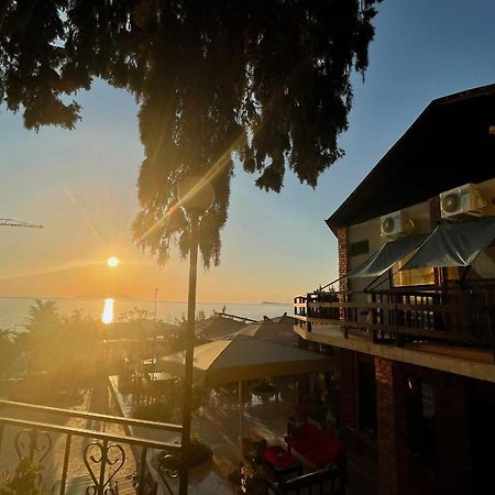 Tekada Hotel & Restaurant Влёра Экстерьер фото