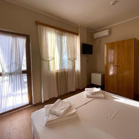 Tekada Hotel & Restaurant Влёра Экстерьер фото