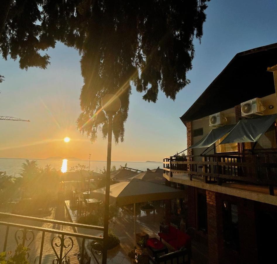 Tekada Hotel & Restaurant Влёра Экстерьер фото