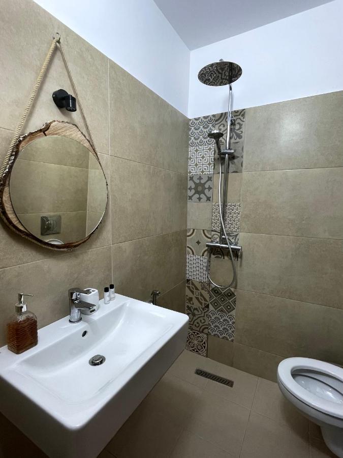 Tekada Hotel & Restaurant Влёра Экстерьер фото