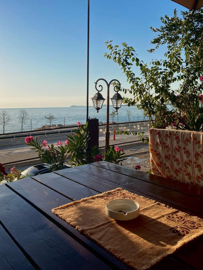 Tekada Hotel & Restaurant Влёра Экстерьер фото